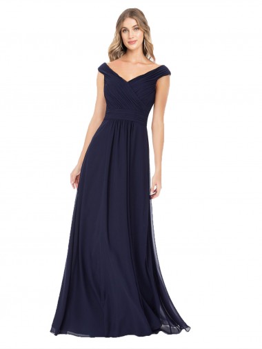 Billigste Dunkelmarine A-Linien Off-Schulter Chiffon Lange Brautjungfernkleider