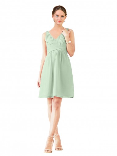Billigste Salbeigrün A-Linien V-Ausschnitt Knielang Chiffon Kurze Brautjungfernkleider / Cocktailkleider / Heimkehr Kleider